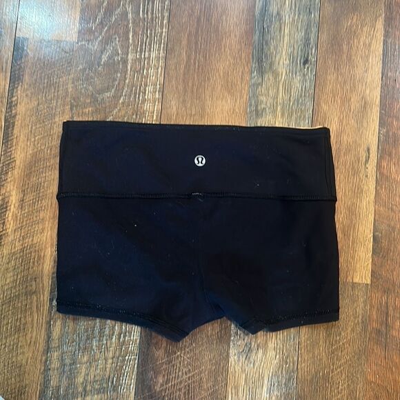 Lululemon reversible shorts 4 (5200A) - Picture 5 of 6
